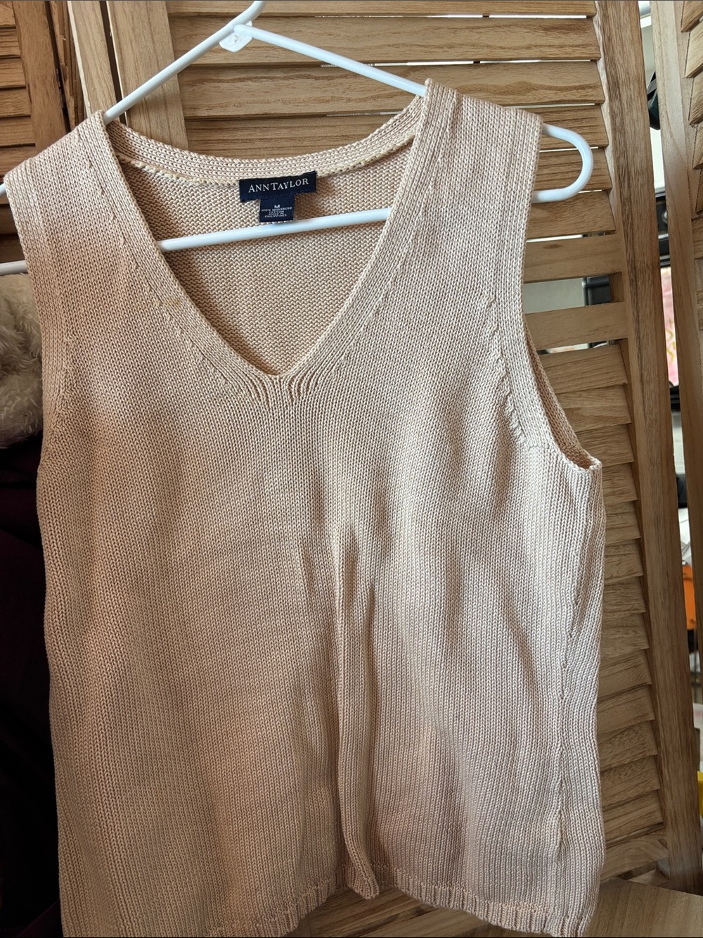 Ann Taylor Beige V-Neck Sleeveless Knit Top Medium